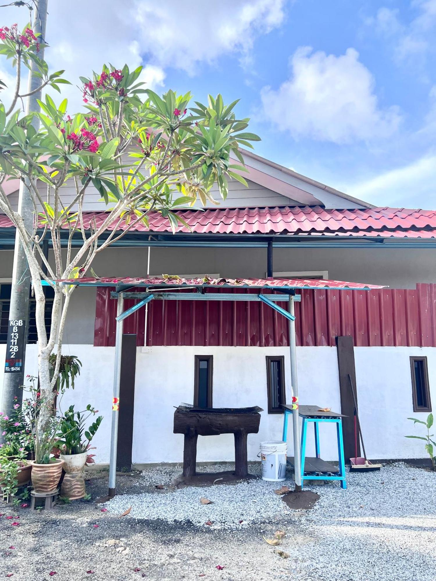 Teratai Homestay 3 Batu Buruk Куала-Тренгану Екстер'єр фото